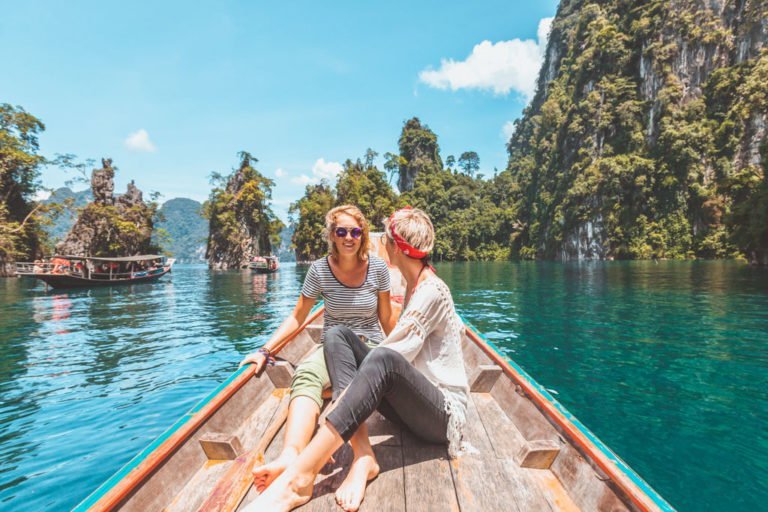 Cheow lan lake tour, khao sok lake, Khao Sok National Park on a budget, how to get to khao sok national park, khao sok on a budget, khao sok national park things to do, khao sok national park day tour, khao sok national park independently, khao sok national park thailand, cheow lan lake, cheow lan lake day trip, lime stone mountains, thailand, lesbian couple, lesbian travel, lgbt travel