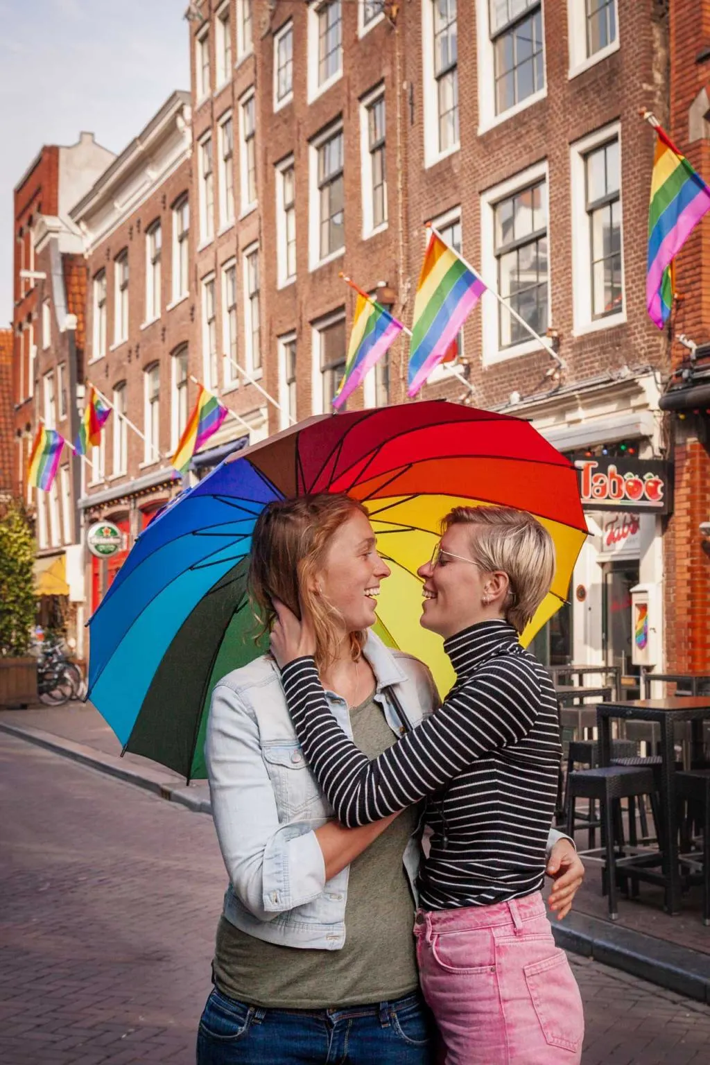 Reguliersdwarsstraat, lesbian couple, Amsterdam